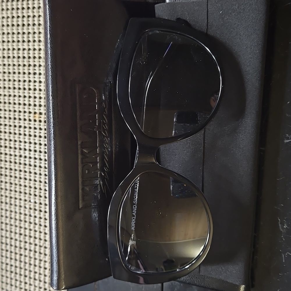 Kirkland Signature Women's Polarized Anti-reflective Sunglasses & Case